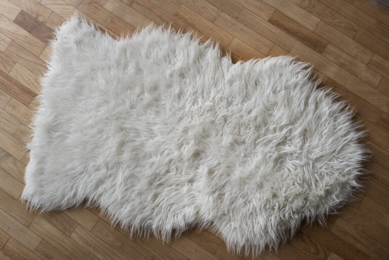 Photo,Of,A,Sheepskin,Wool,Rug,On,A,Wooden,Floor