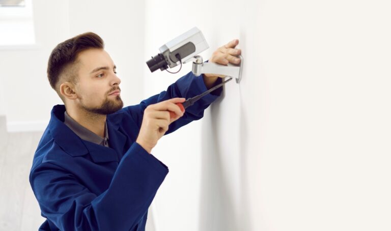 Portrait,Of,Busy,Technician,At,Work