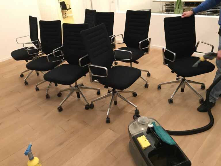 Büroreinigung Stühle Berlin