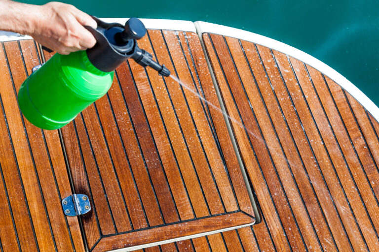 Reinigung Yachten Schiffe Deck