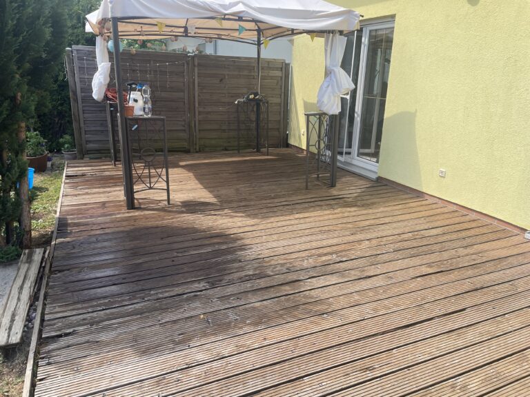 Holzterrasse reinigen in Berlin